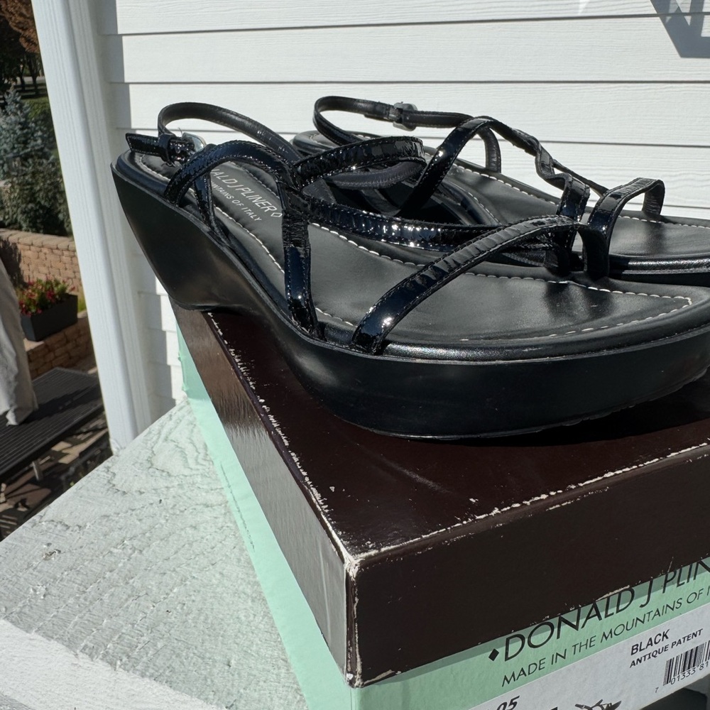 EUC Donald J. Pliner Black Women's Sandals CAE-05 8.5